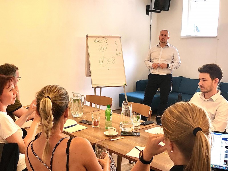 Na školení bude dostatek času teorii, praktická cvičení i networking.